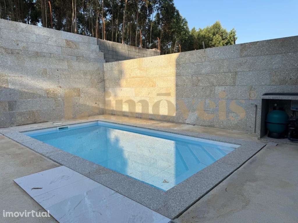 MORADIA T3, NOVA COM PISCINA, EM SANFINS DE FERREIRA - Grande imagem: 2/8