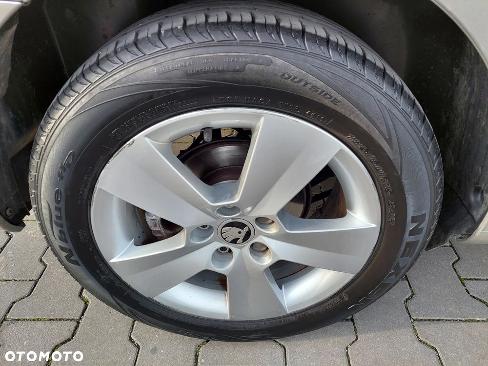 Skoda RAPID 1.2 TSI Ambition - 27