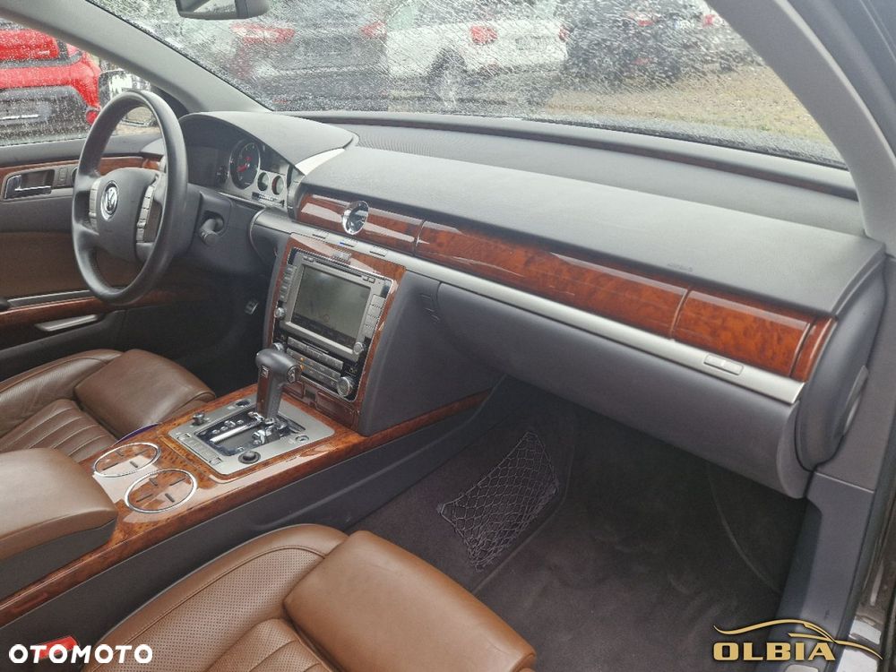 Volkswagen Phaeton - 36