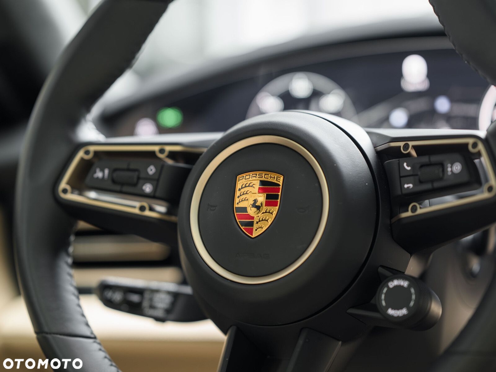 Porsche Taycan Turbo S Sport Turismo - 11