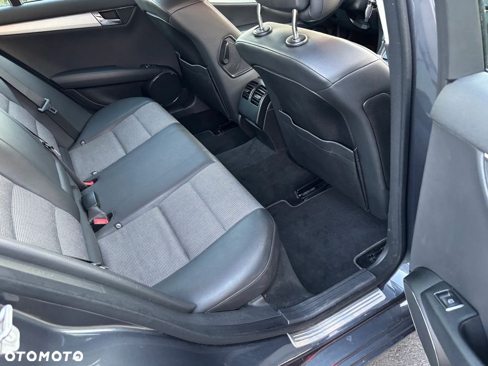 Mercedes-Benz Klasa C 200 CGI Automatik BlueEFFICIENCY Avantgarde - 22