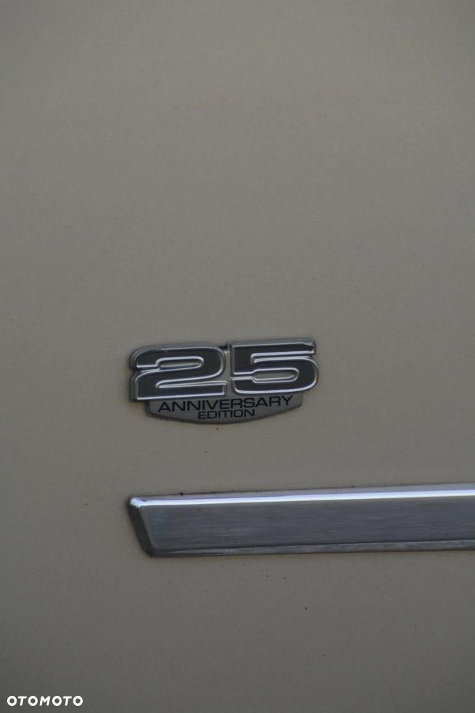 Chrysler Town & Country - 7