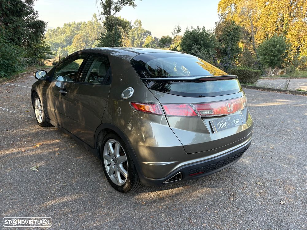 Honda Civic 1.6 ES Exclusive Hi-Tech - 19