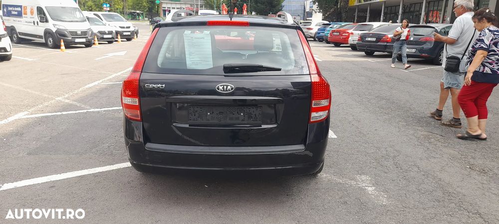 Kia Ceed - 8
