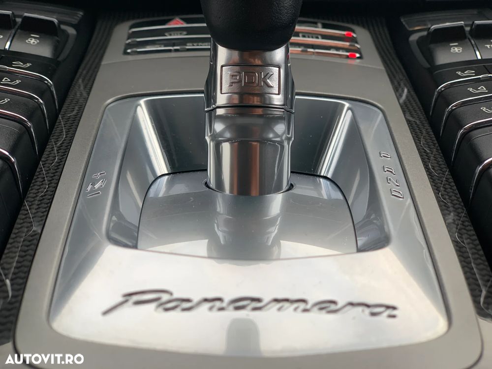 Porsche Panamera 4.8 PDK GTS - 17
