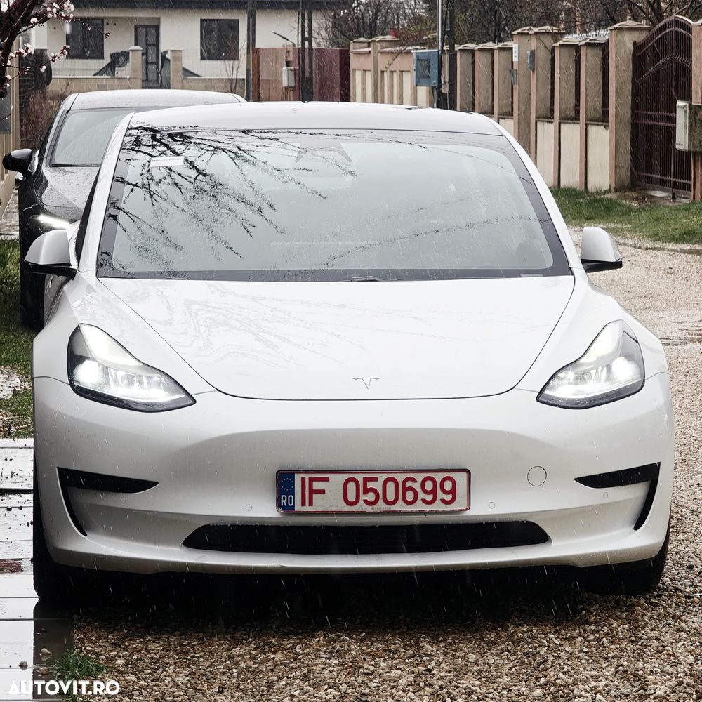 Tesla Model 3 - 1