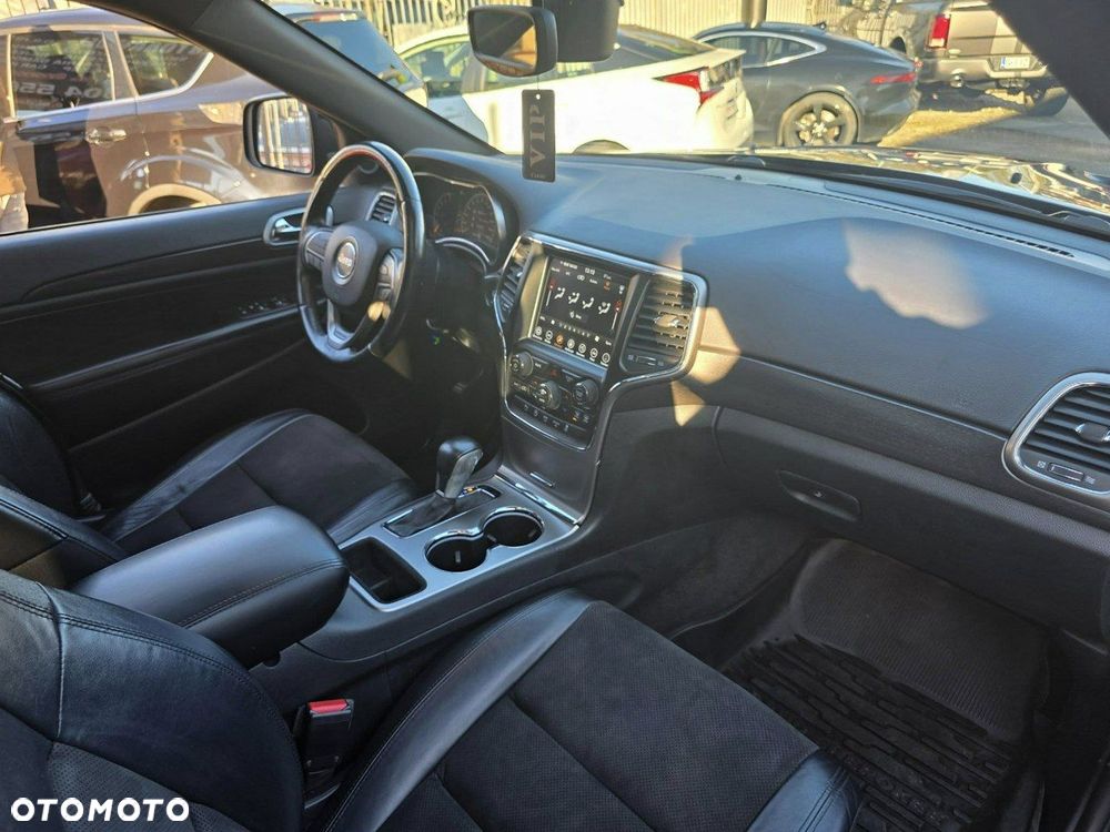 Jeep Grand Cherokee - 27
