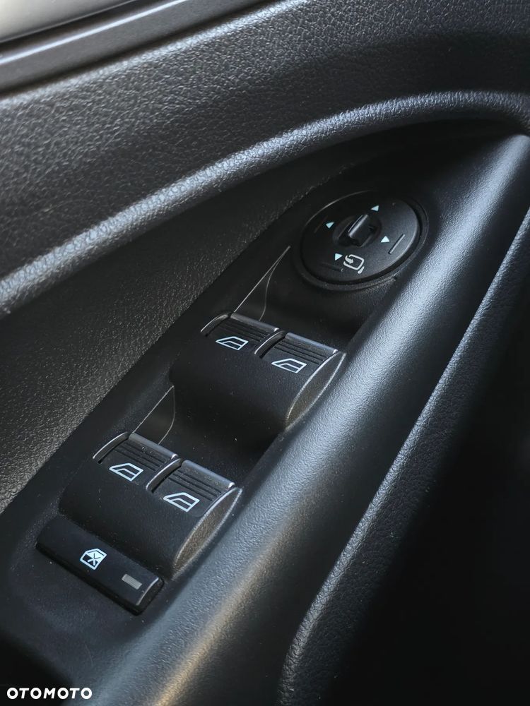 Ford Tourneo Connect 1.5 TDCi Start-Stop Titanium - 30