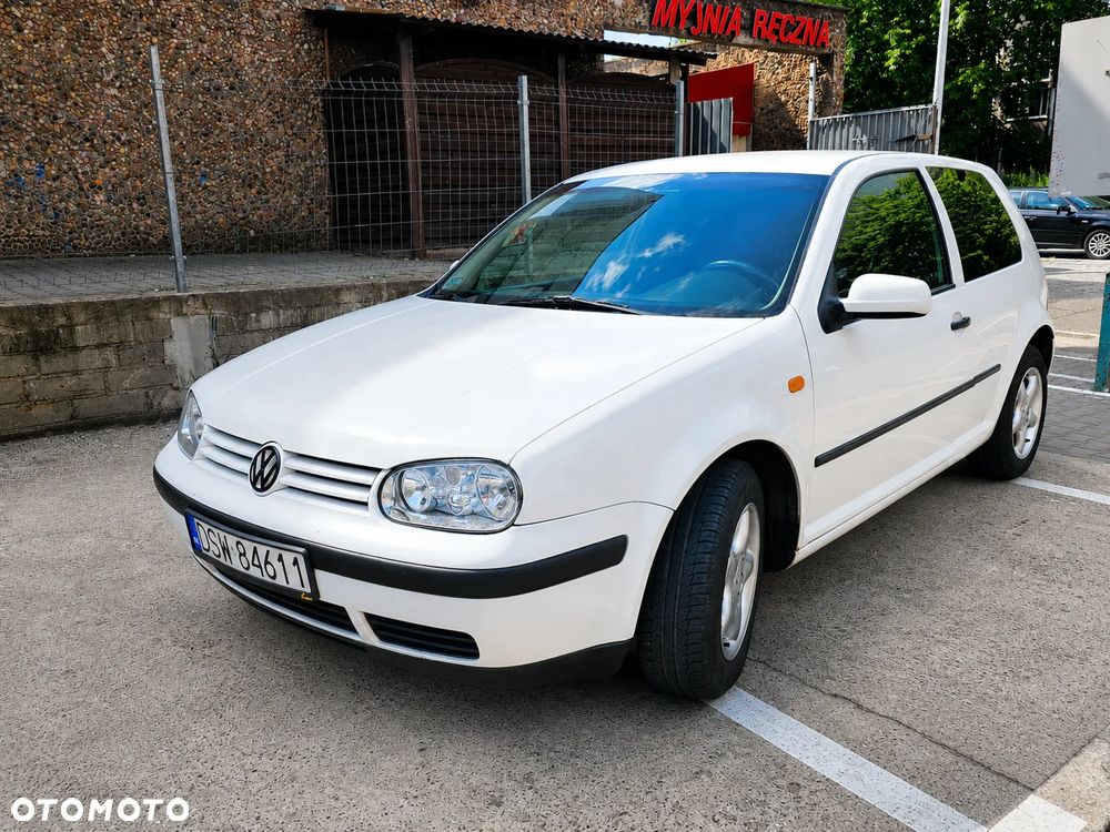 Volkswagen Golf - 1