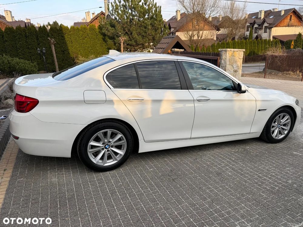 BMW Seria 5 528i Luxury Line - 3