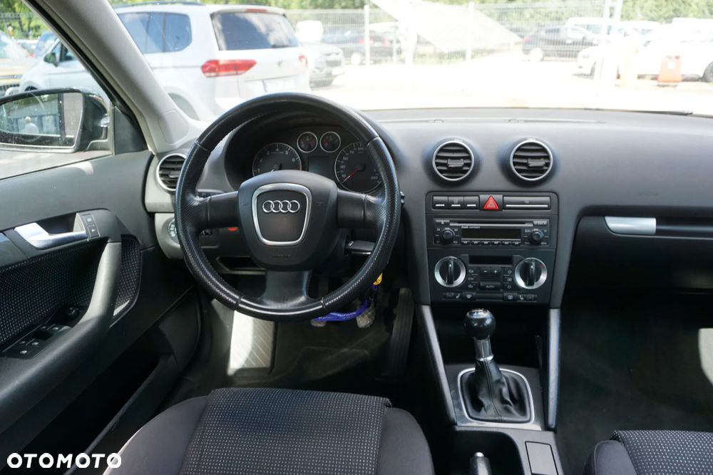 Audi A3 Sportback 1.6 FSI Ambiente - 12