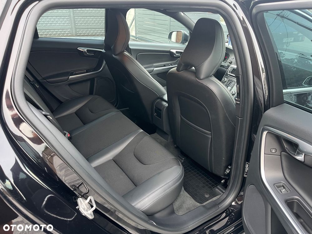 Volvo V60 D4 Geartronic Momentum - 20