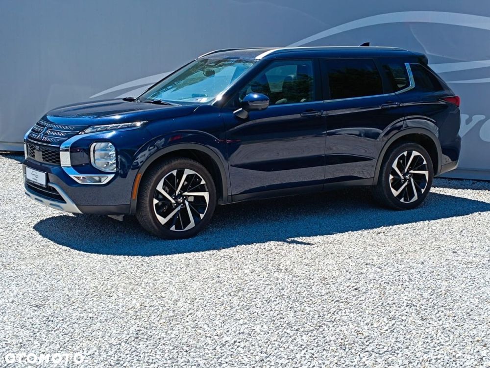 Mitsubishi Outlander - 2