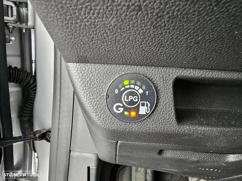 Renault Clio 1.0 TCe Limited Bi-Fuel - 11