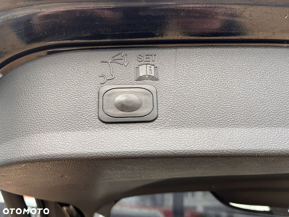 Ford Kuga 1.6 EcoBoost 2x4 Titanium - 31