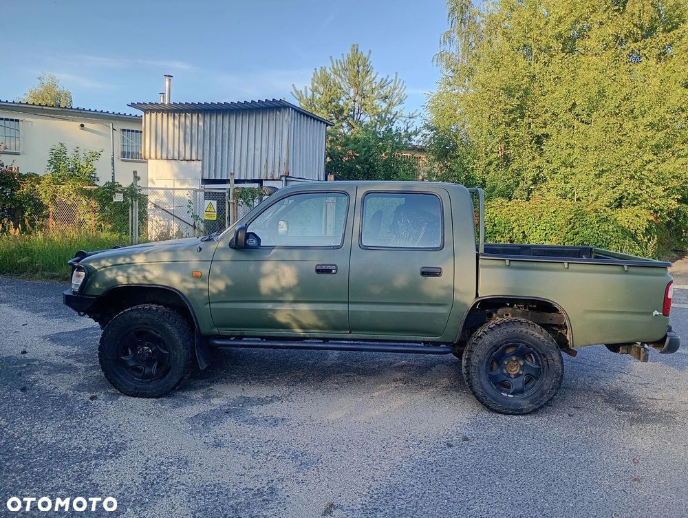Toyota Hilux 4WD DLX - 6