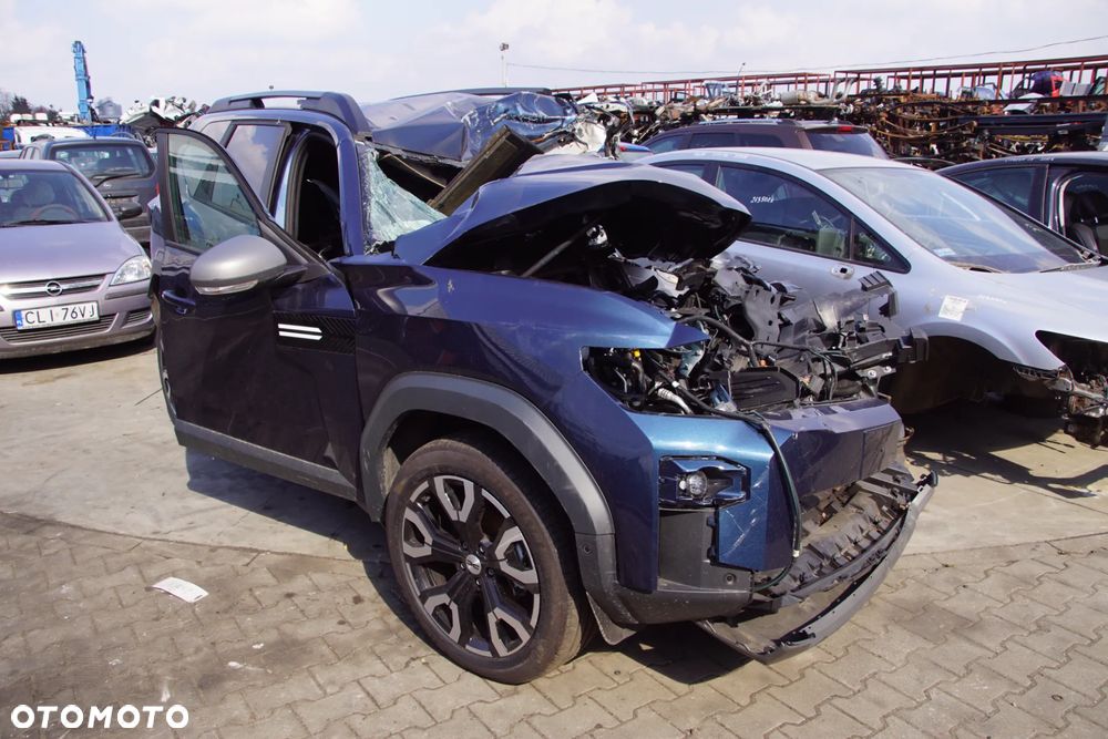 Auto na części - Dacia Bigster 1.8 Hybrid H5P260 DB1 TERRQ 2025R Silnik Skrzynia Drzwi Klapa Zderzak Błotnik Szyba Klamka Lampa Sterownik Moduł Czujnik Licznik Panel - 1