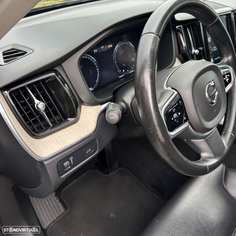 Volvo XC 60 2.0 D4 Inscription AWD Geartronic - 51