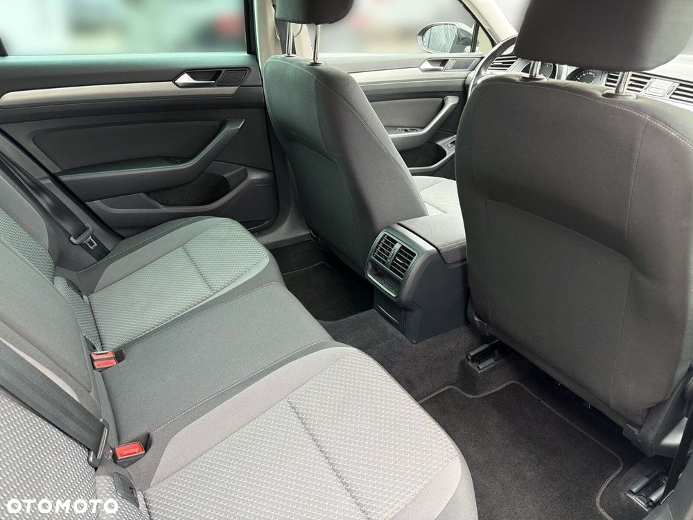 Volkswagen Passat - 22