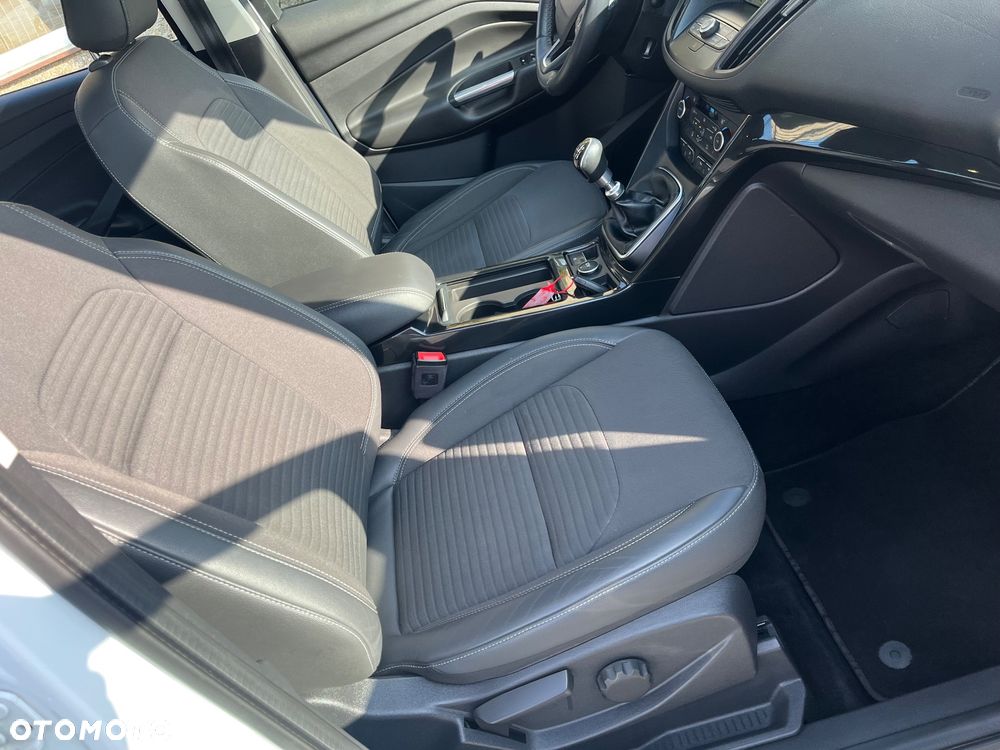 Ford Kuga 2.0 TDCi 4x2 Titanium - 23
