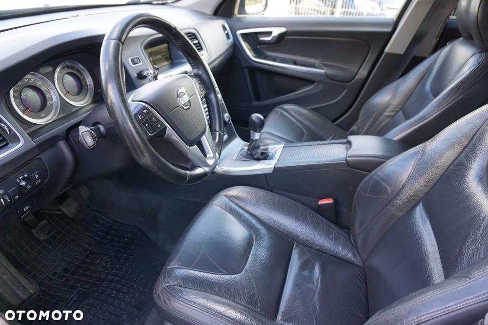 Volvo V60 D2 Momentum - 8