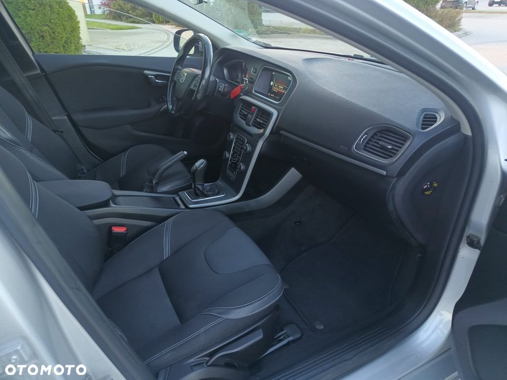 Volvo V40 D4 Momentum - 23