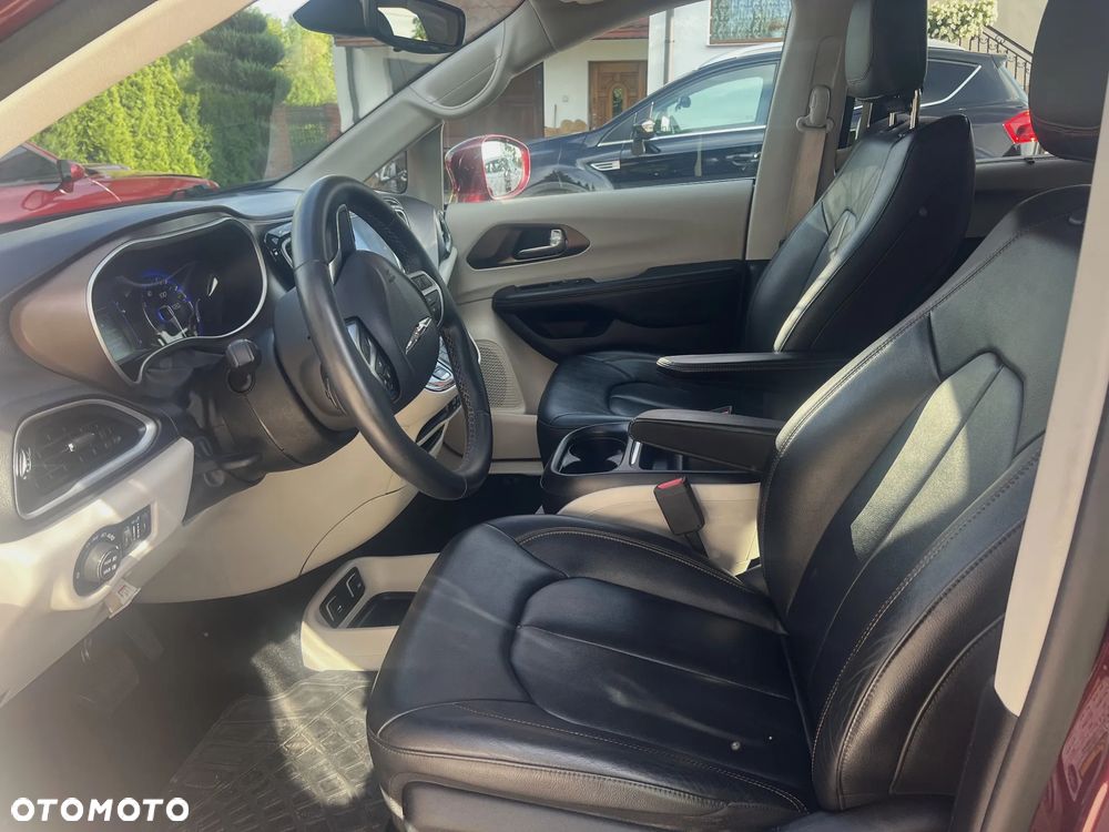 Chrysler Pacifica - 12