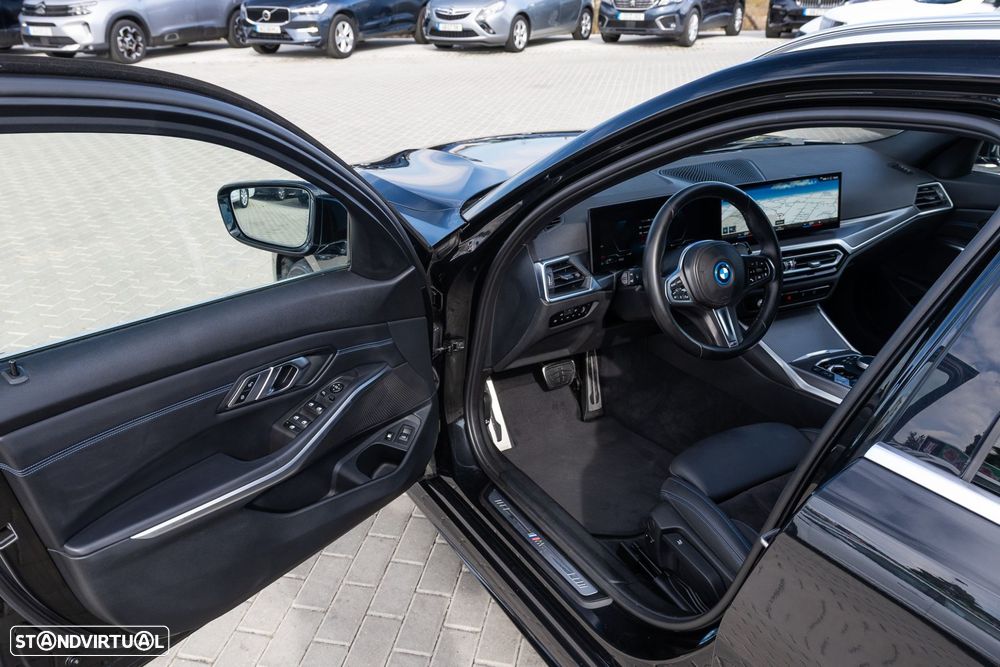 BMW 320 e Pack Desportivo M Auto — fotografia 14