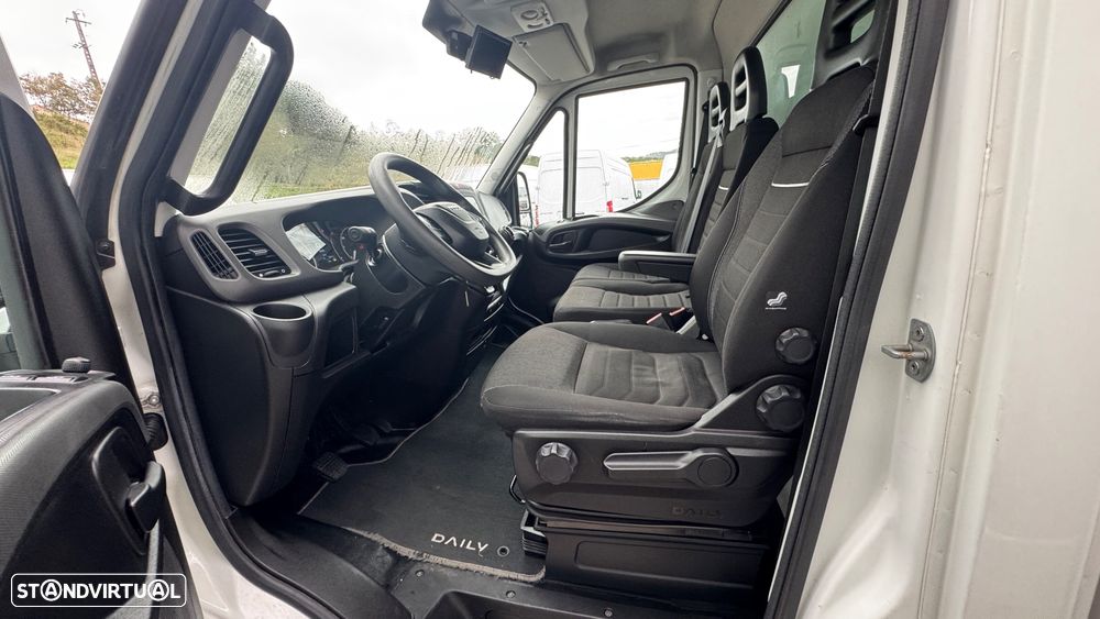 Iveco Daily 3.0 35S16H C/ Plat. Elevatória - 26