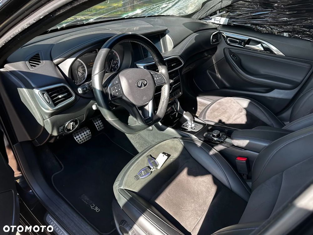 Infiniti Q30 - 6