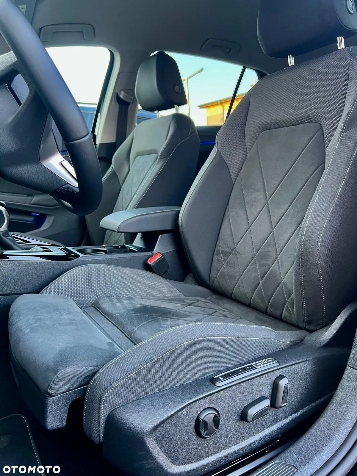 Volkswagen Golf VIII 1.5 TSI EVO Style - 12