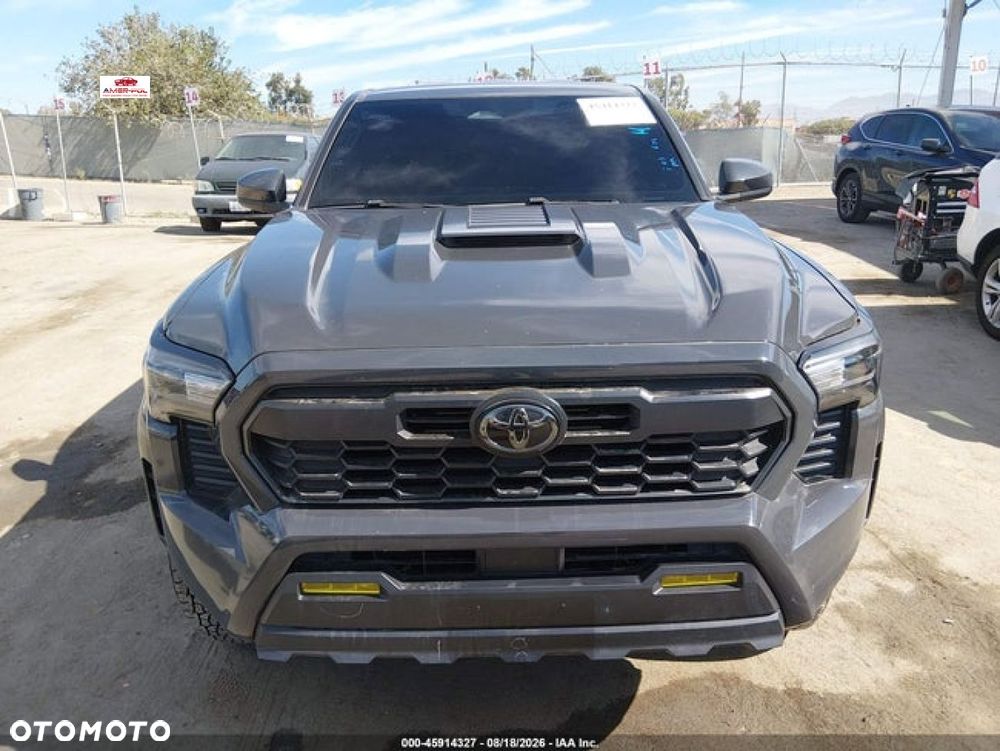 Toyota Tacoma - 8