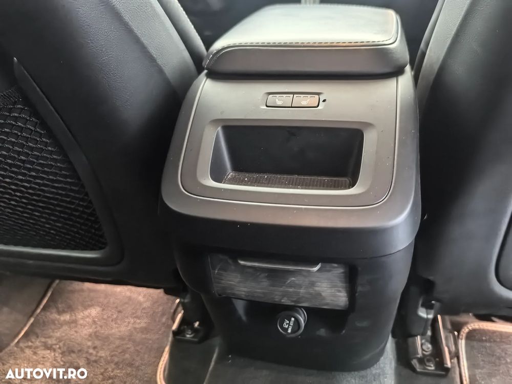 Volvo XC 60 B4 MHEV R-Design - 29