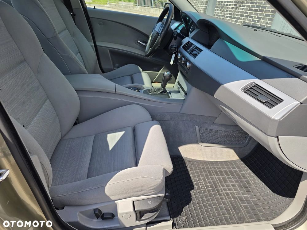 BMW Seria 5 523i - 22