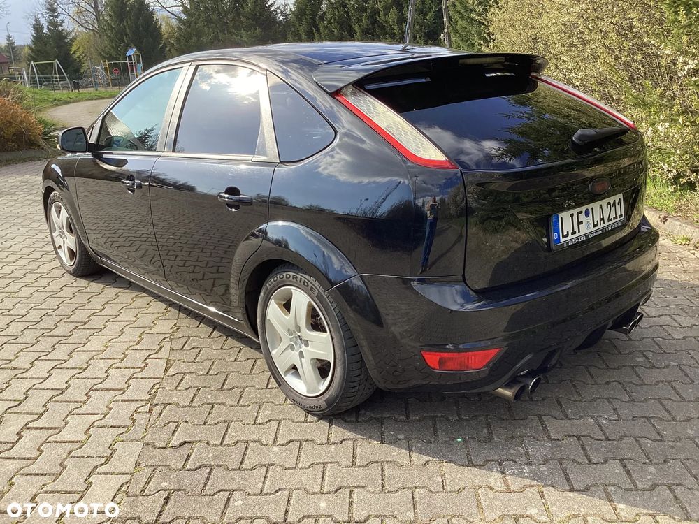 Ford Focus 1.6 16V Sport - 1