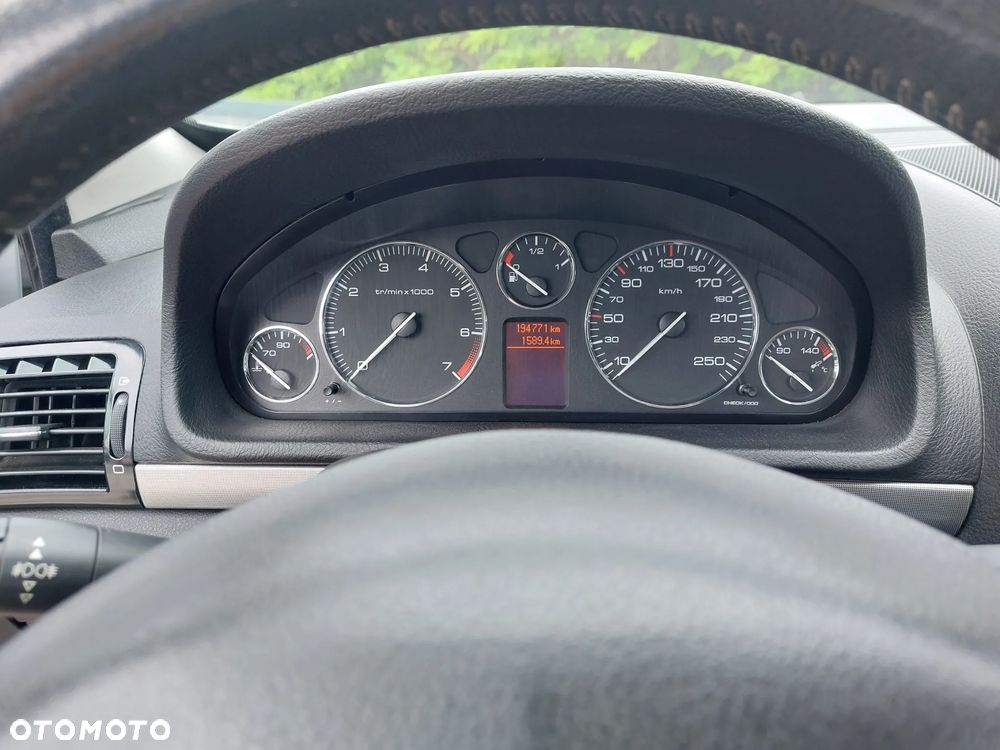 Peugeot 407 2.0 Premium Navtech - 11