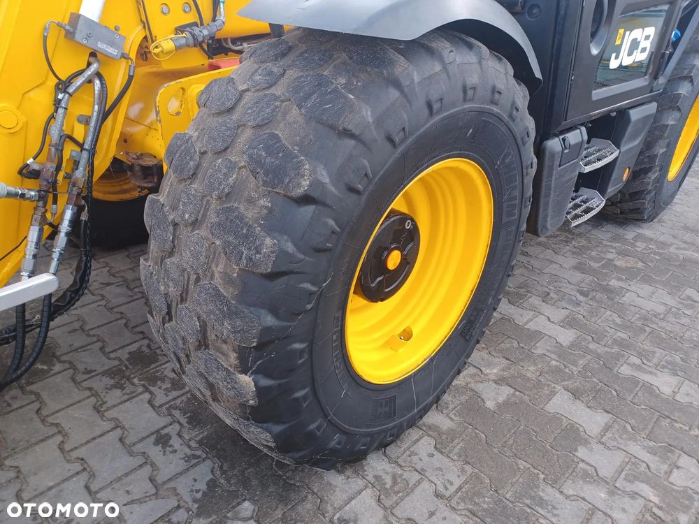 JCB 542-70 Agri Super - 12