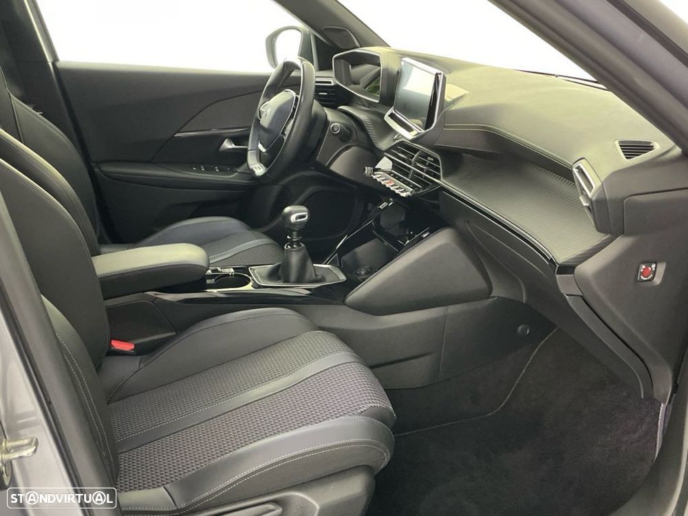 Peugeot 2008 1.2 PureTech GT Line - 21