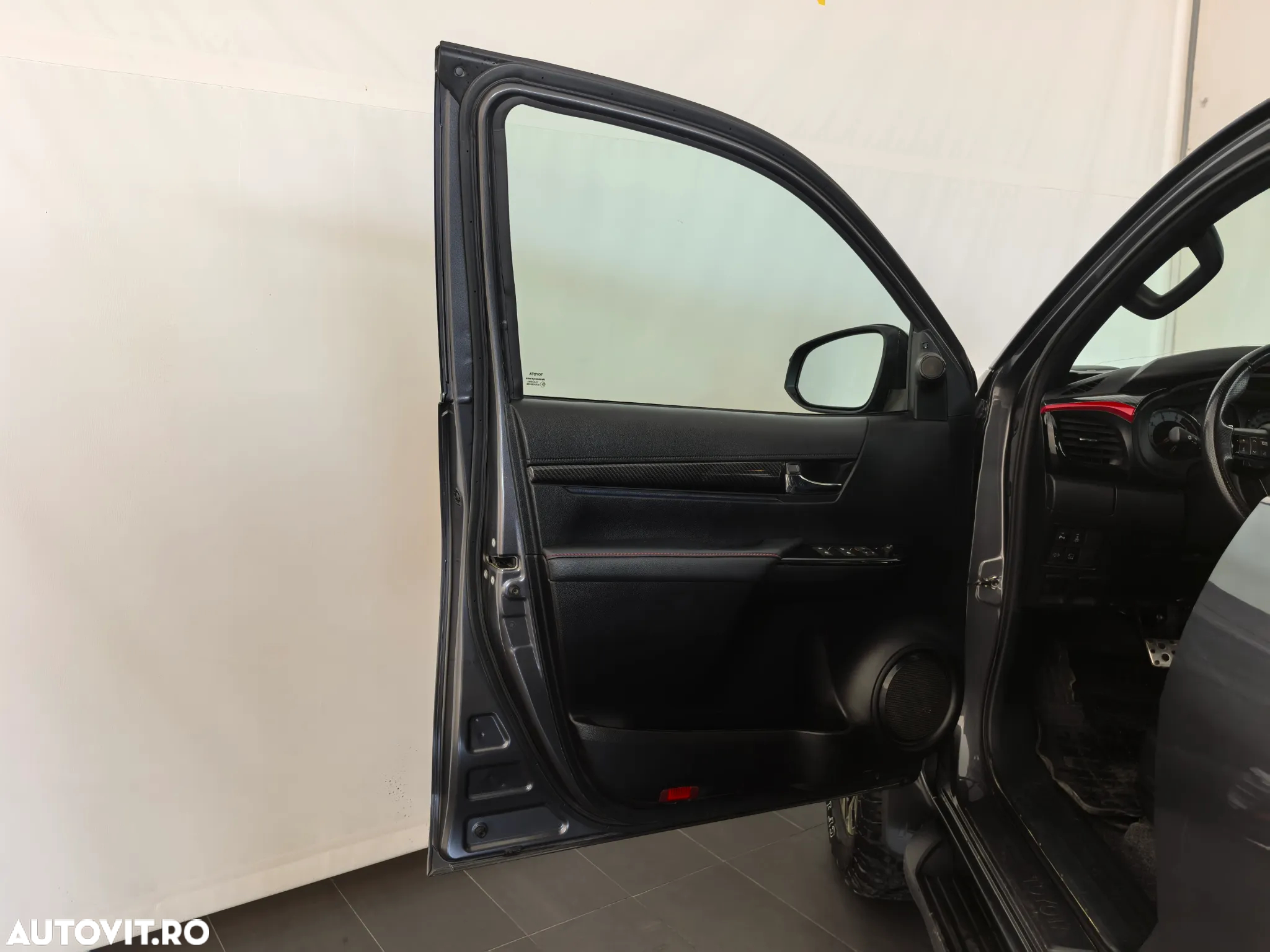 Toyota Hilux 2.8D 204CP 4x4 Double Cab AT GR Sport - 8