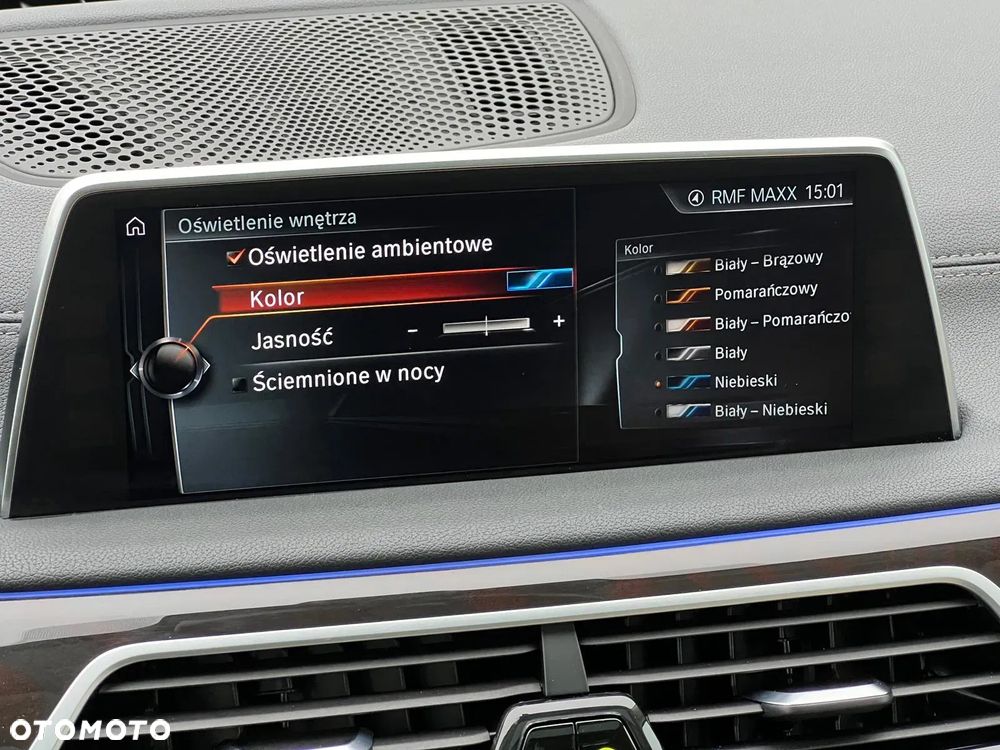 BMW Seria 7 750i xDrive - 29