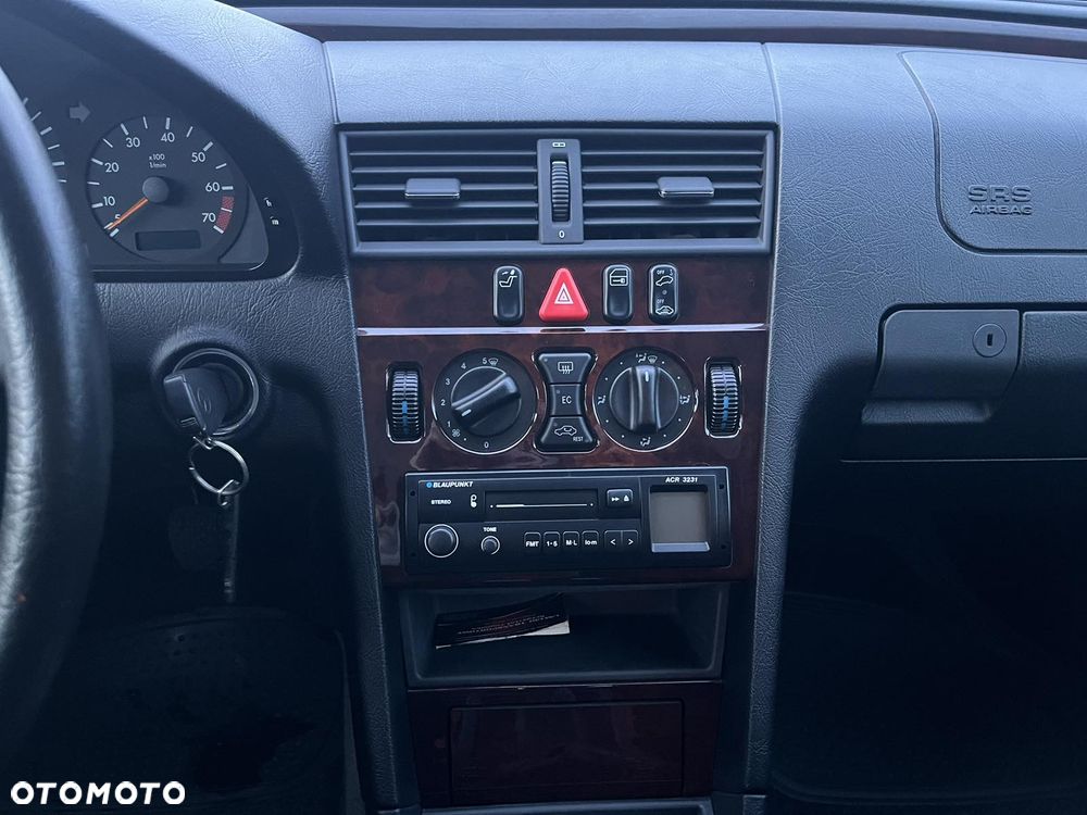 Mercedes-Benz Klasa C 180 Classic - 33