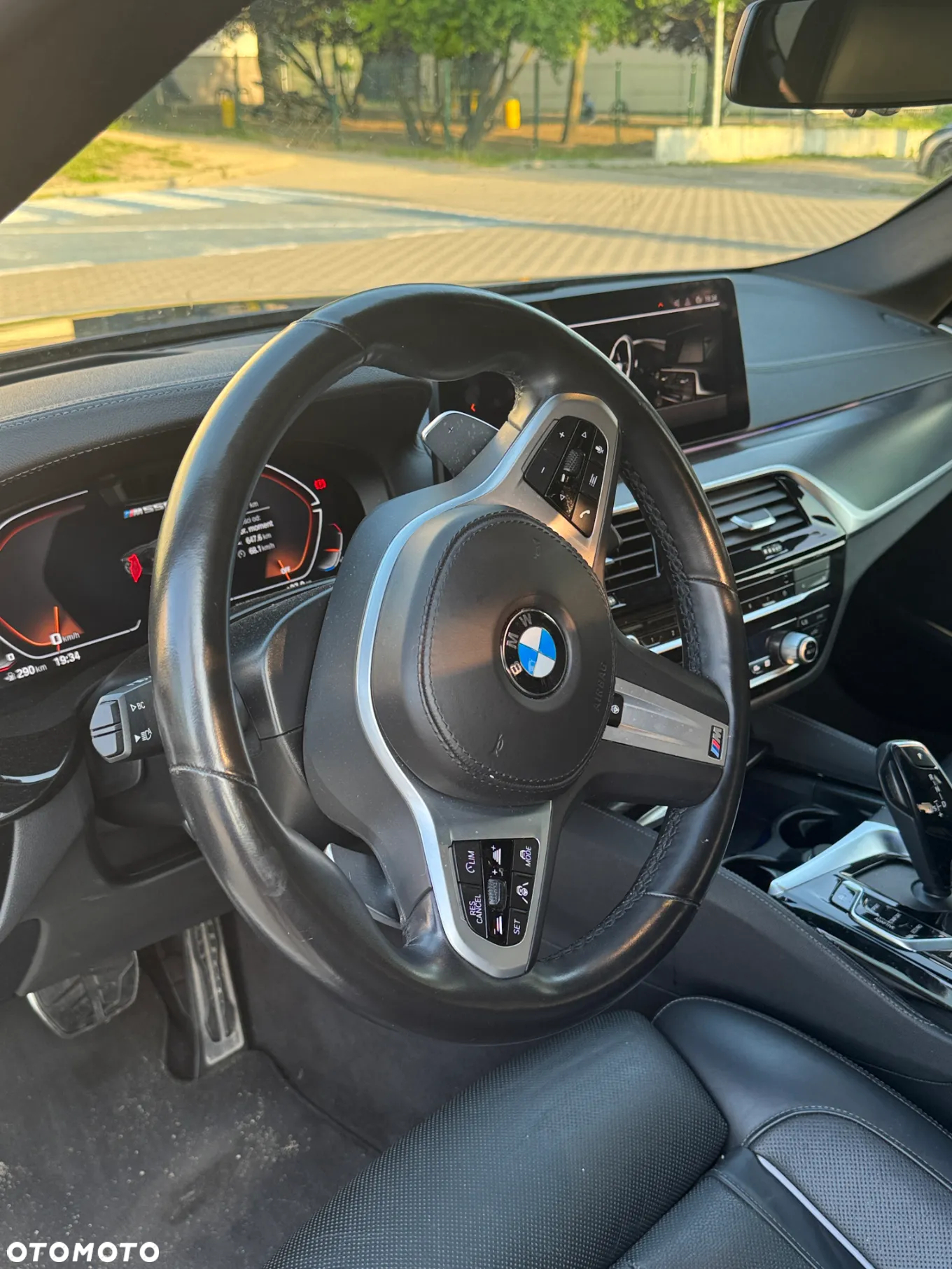 BMW Seria 5 M550i xDrive sport - 16
