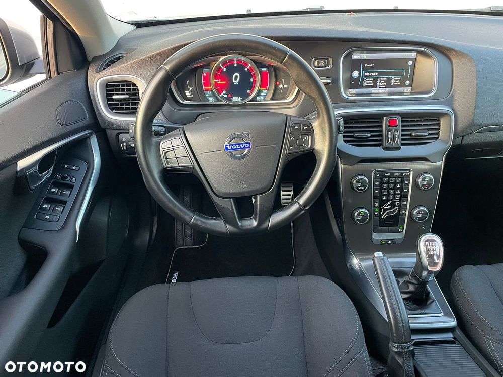 Volvo V40 D2 Summum - 24