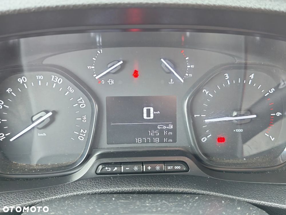 Peugeot EXPERT - 16