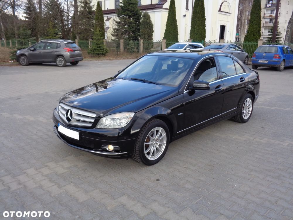 Mercedes-Benz Klasa C 180 CGI BlueEFFICIENCY Avantgarde - 13