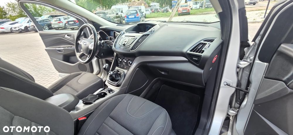Ford Kuga 1.6 EcoBoost 2x4 Trend - 38