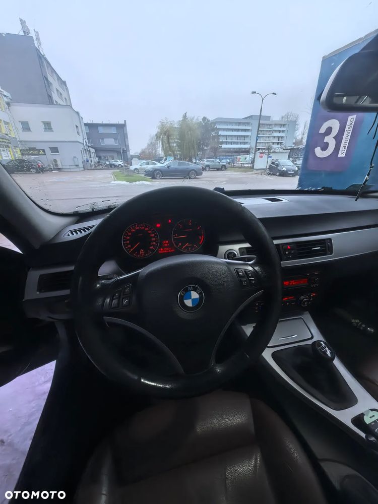 BMW Seria 3 318d - 9