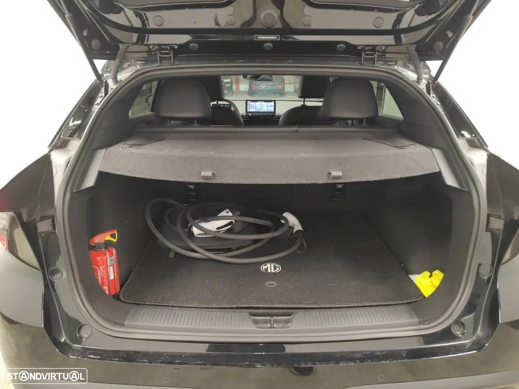 MG MG4 64 kWh Luxury - 6