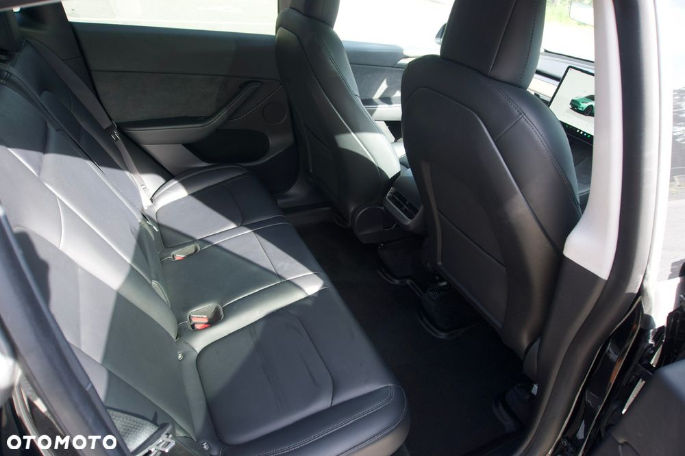 Tesla Model Y - 11