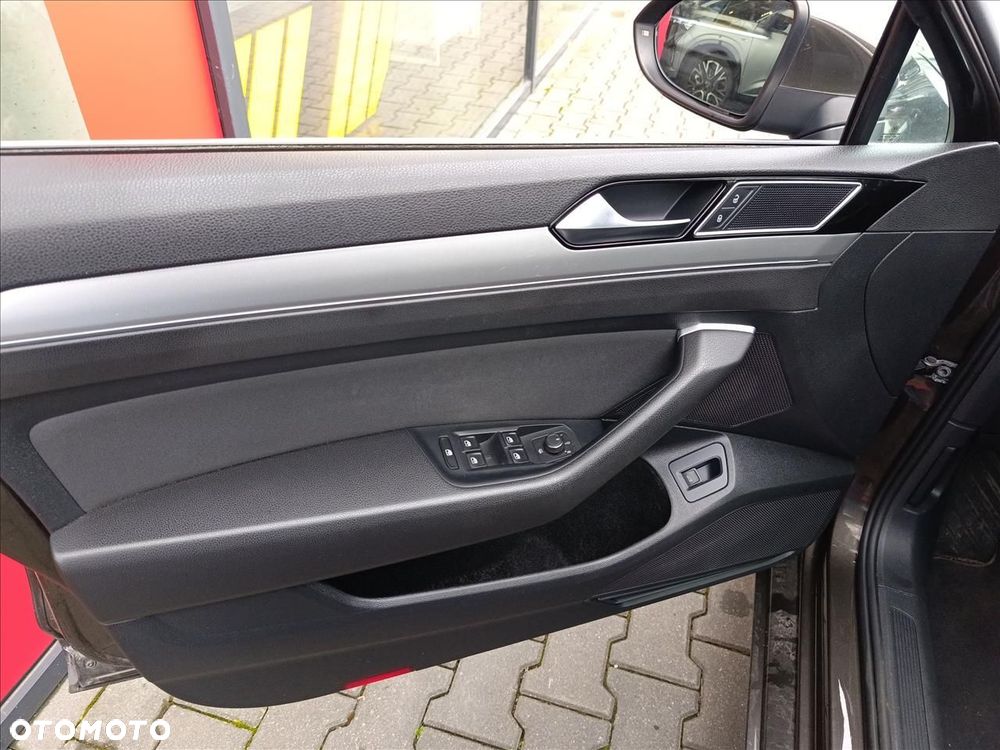 Volkswagen Passat - 10